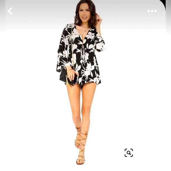 Show me your MuMu Roxy Romper In Lilly Collins Floral Tie Waist NWOT Deep V Nevk - Picture 1 of 10